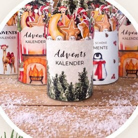 Fertige Adventskalender nebeneinander