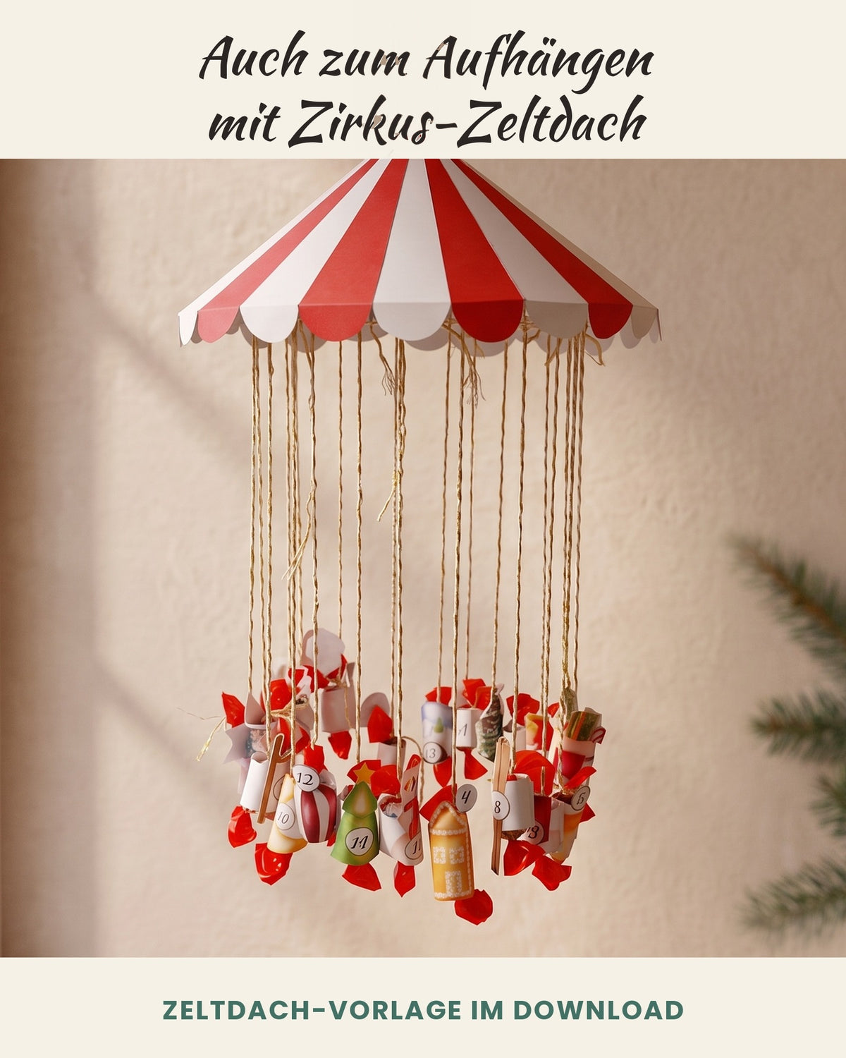 Hängender Adventskalender mit rot-weißem Zirkus-Zeltdach und Schokobons an goldenen Schnüren