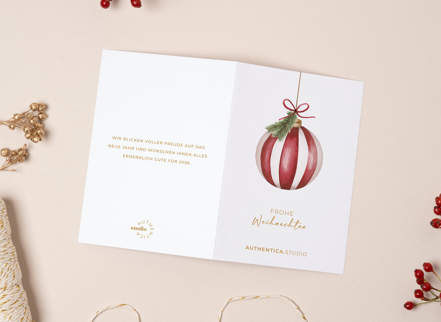 Individualisierte Weihnachtskarte I Streifenkugel