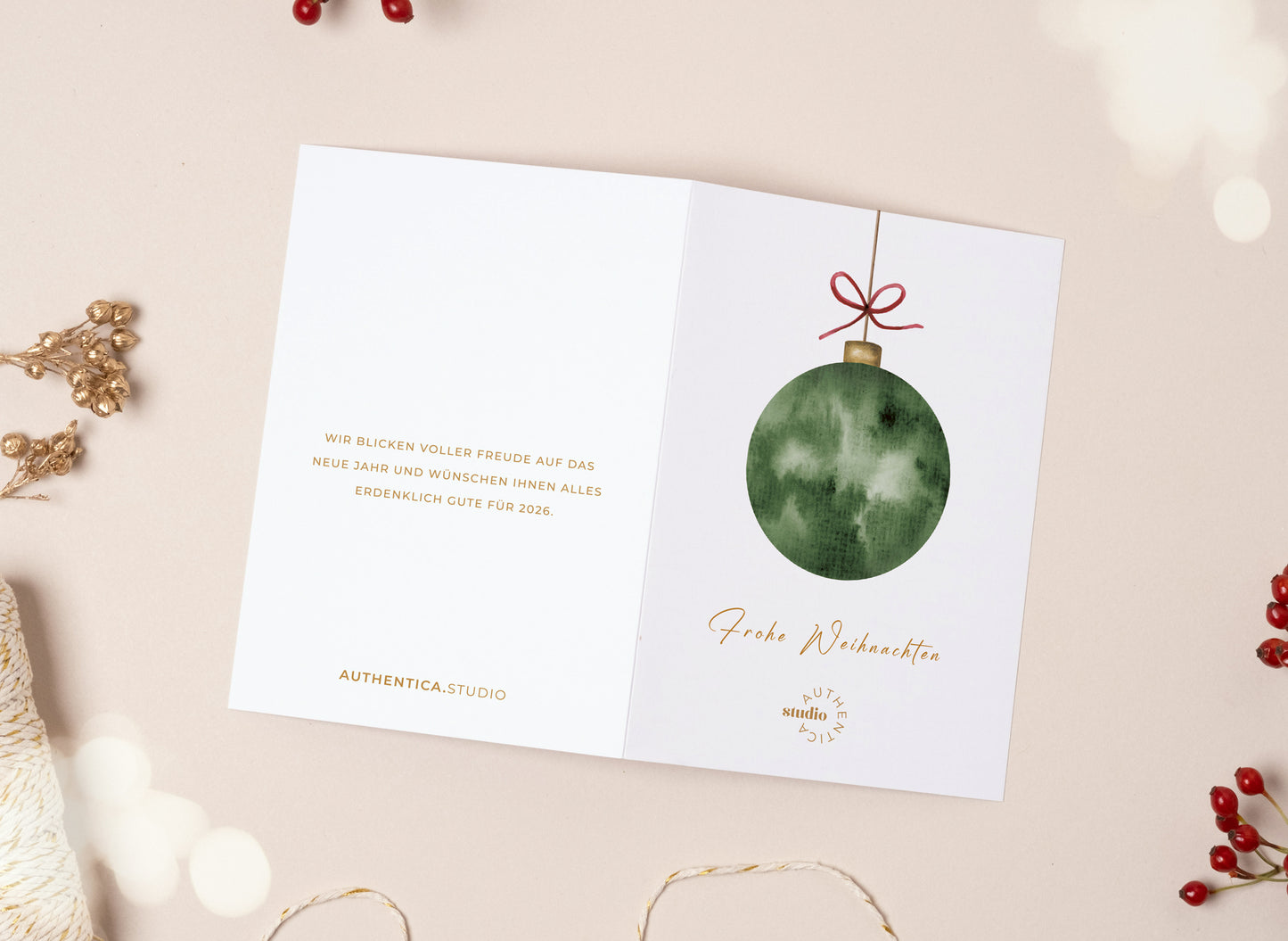 Individualisierte Weihnachtskarte I Grüne Weihnachtskugel