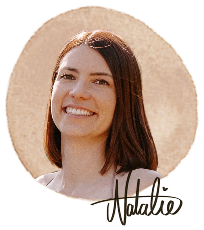 Natalie, Illustratorin von Authentica.Studio, mit Unterschrift